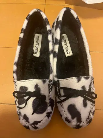 MINNETONKA 달마시안 패턴 모카신