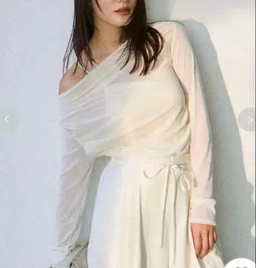 FRAY I.D 데콜테 턱 플로키 튤 상의