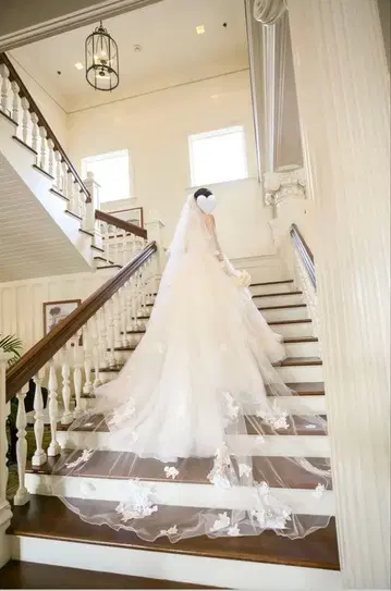 ARLUIS DRESS 화이트 웨딩 롱 베일 멜로우 자수 롱 베일