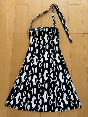 물결 패턴 스트랩 포함