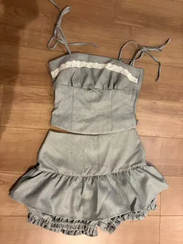 ANDMARY 그레이 셋업 프릴 포함