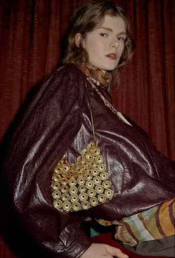 ZARA 메탈 아플리케 버킷 백