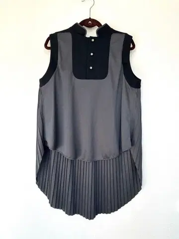 THE RERACS 스탠드 카라 플리츠 블라우스