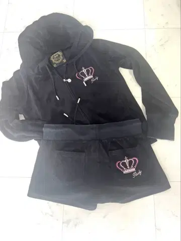 Rady 후드티 맨투맨 & 숏팬츠 셋업 상하의 벨로아 블랙 큐빅