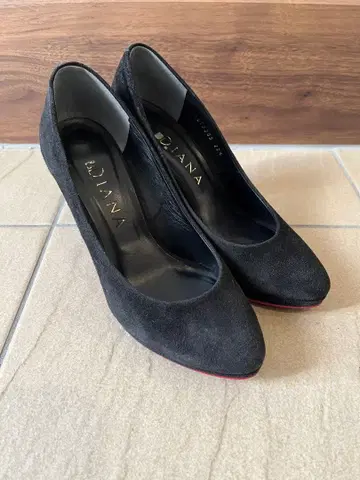 다이애나 블랙 스웨이드 하이힐