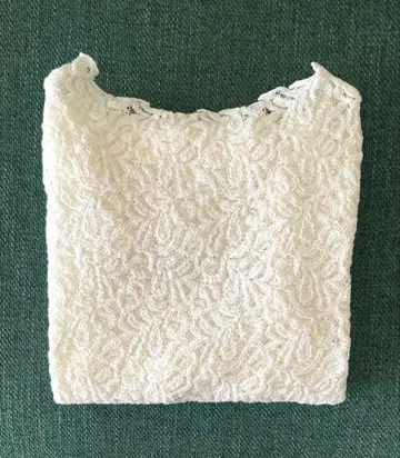 [ 미사용 새상품 ] 이에나 리프 레이스 보틀넥 풀오버 내추럴