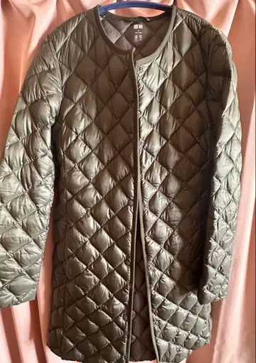 UNIQLO M 사이즈 울트라 라이트 다운 롱 코트 카키