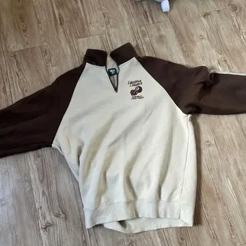 댓츠 라이프 베이지 브라운 하프 지퍼 트레이닝복