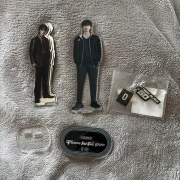 아야노 고 아크릴 스탠드 & 키링 세트