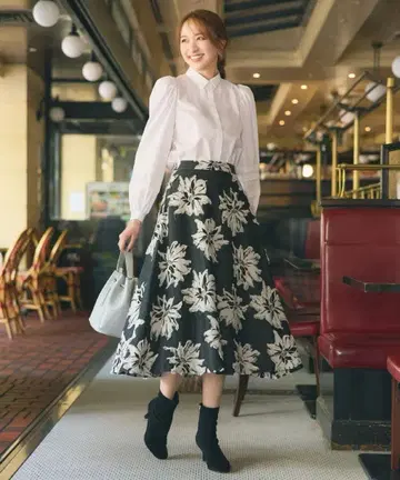 index 플라워 자카드 플레어 스커트