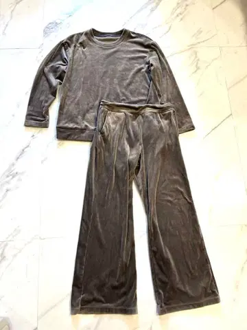 UNIQLO 울트라 스트레치 스무스 세트 M 사이즈