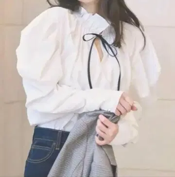 블라우스 화이트 snidel 스나이델 프릴 스탠드 카라