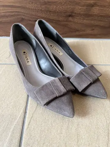 Qiana 그레이 스틸레토 펌프스 리본 포함