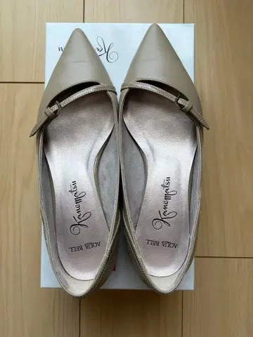 강나쿠 아쿠아 벨 베이지 펌프스