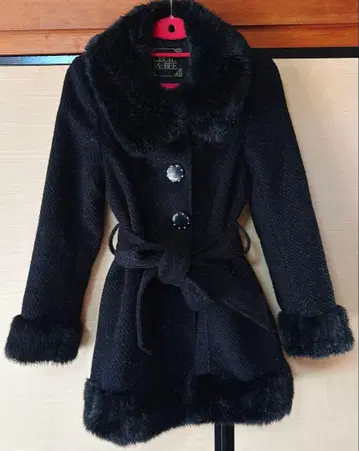 블랙 퍼 라메 코트 세실 맥비