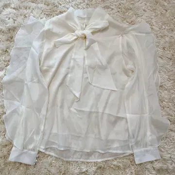 리본 포함 쉬폰 블라우스