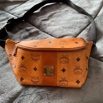 MCM 로고 프린트 바디백