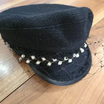 블랙 펄 장식 헌팅 캡