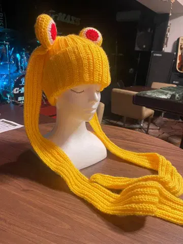 머플러 달린 니트 모자