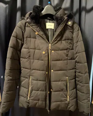 Stradivarius 블랙 다운 자켓 S