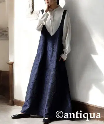 안티카 네이비 V넥 살로펫