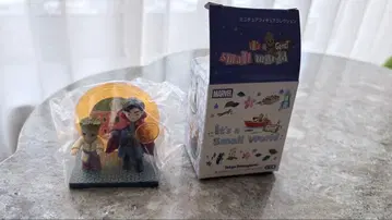 피규어 잇츠 어 스몰 월드 with 그루트 닥터 스트레인지