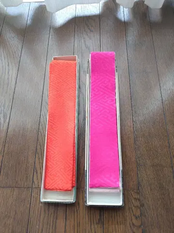 주홍색의 다테에리와 핑크색 히라구케 오비 상자 없음