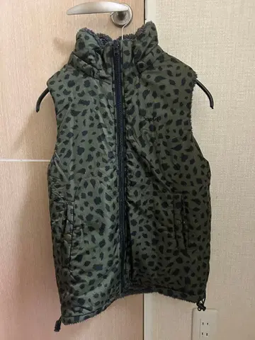 리버서블 다운 베스트 레오파드 무늬 보아