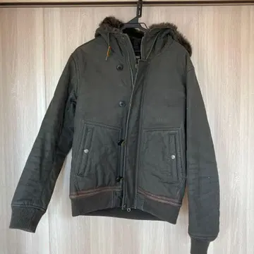 BEAMS 다크 그린 퍼 자켓