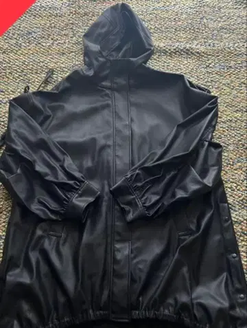 블랙 합성 피혁 마운틴 파카