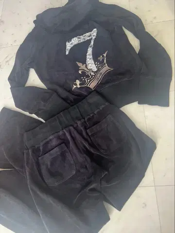 Rady 비쥬 스터드 스팽글 후드 맨투맨 & 팬츠 셋업 블랙