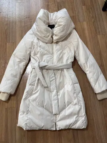 [컨디션 최상] BCBG 맥스아즈리아 다운 자켓 벨트 포함