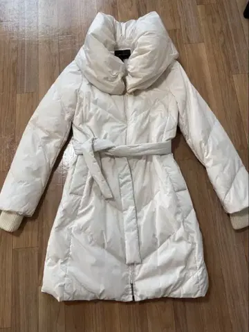 [컨디션 최상] BCBG 맥스아즈리아 다운 자켓 벨트 포함