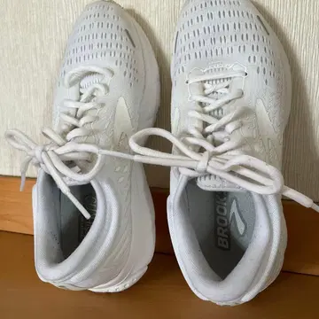 브룩스 고스트 화이트 러닝화 24cm