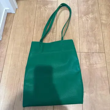 그린 컬러 토트백 안쪽 포켓 부착