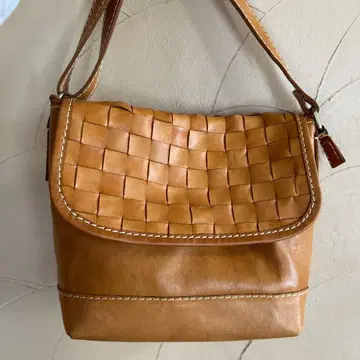 가죽 꼬임 숄더백