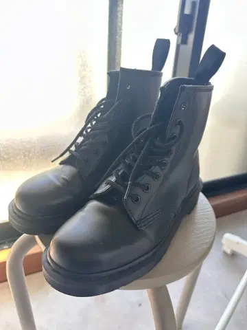 [새상품급] Dr. Martens 1460 8홀 부츠