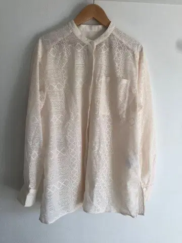 투모로우랜드 볼시 레이스 셔츠