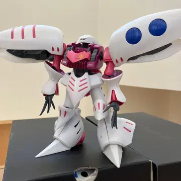 큐베레이 MG(마스터 그레이드) 건담 프라모델 화이트/핑크