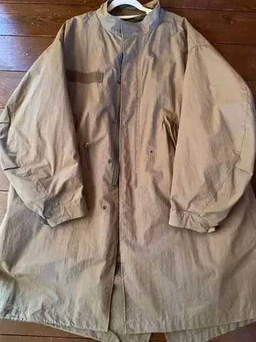 베이지 나일론 모즈 코트 퀼팅 라이너 포함