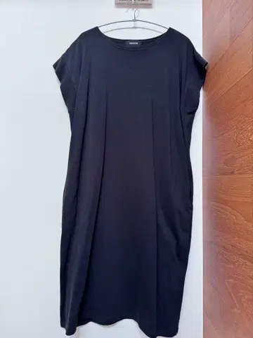 zucca 블랙 반팔 무릎 기장 원피스