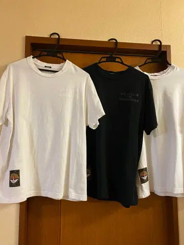 DENHAM T셔츠 3개 세트 화이트x2 블랙