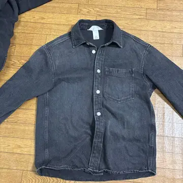 다크 그레이 레귤러 핏 데님 자켓