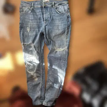 데미지 가공 스키니 데님 라이트 블루