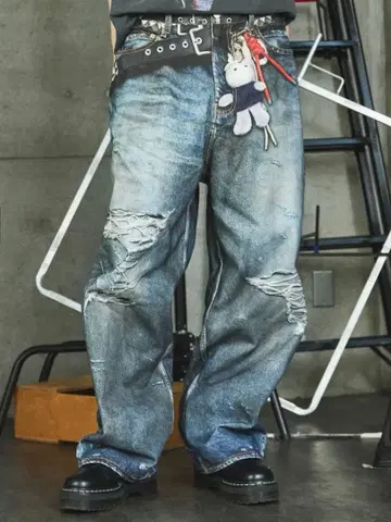 OPENING ACT 올 패턴 전사 배기 실루엣 데님 팬츠