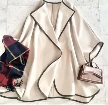 미사용 플라주 plage 판초 코트 케이프 파이핑 베이지 계열