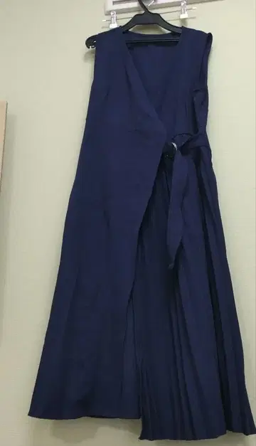 Le:ciee 루시엘 하프 플리츠 슬리브리스 롱 원피스 여름