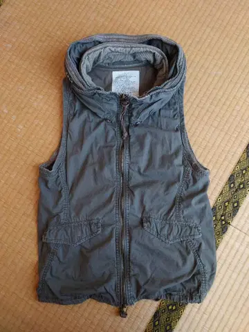 고아 GOA 베스트 그레이 후드 부착