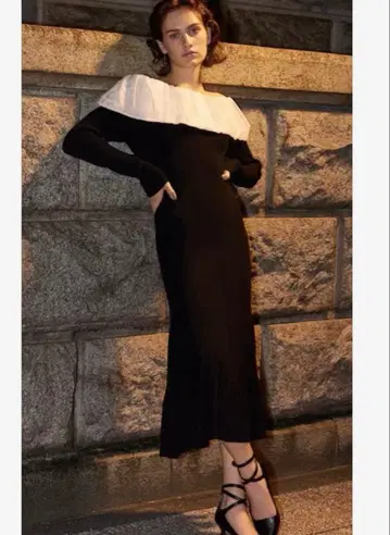 CELFORD 케이프 디자인 니트 원피스