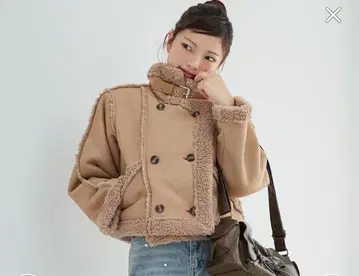 베이지 더블 버튼 무스탕 코트 M 사이즈